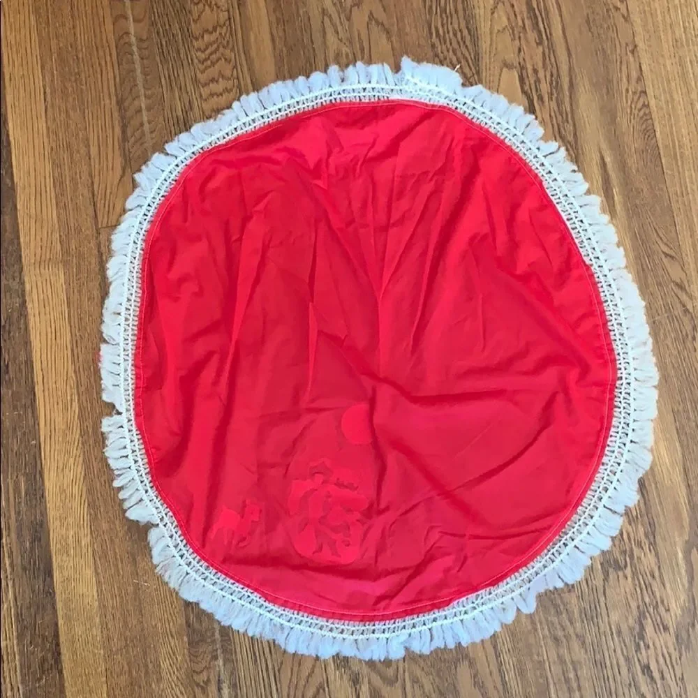 Vtg red felt Christmas‎ tablecloth or tree skirt